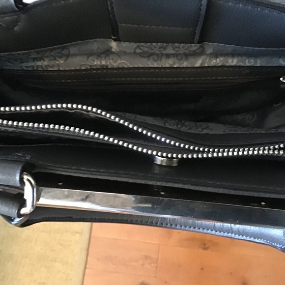 Looks like leather, but isn’t handbag.  -5 - Picture 4 of 7